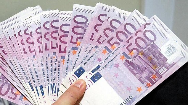 Avro ise son işlem gününde 18,45 TL’den işlem görürken, bugün 20,30’un üstüne ulaştı. Saat 22.39 itibariyle avro/TL 14,68’den işlem görüyor.