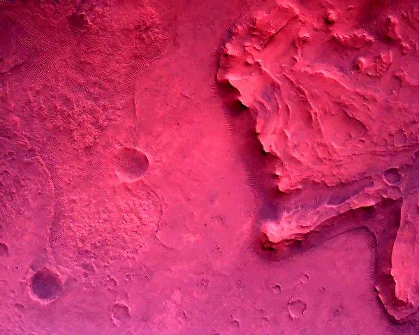 NASA'nın keşif aracı Perseverance'nin görüntülediği Mars gezegeninin yüzeyi