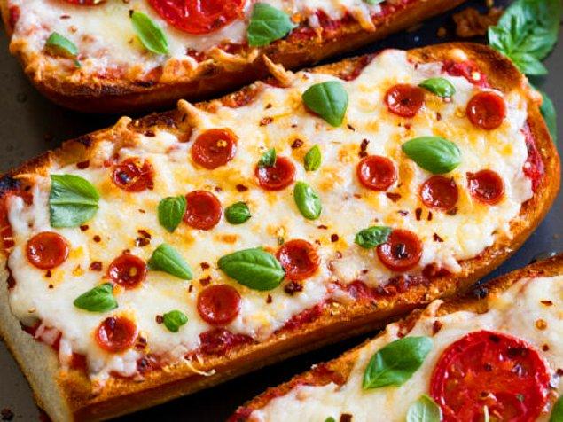 Lezzeti sosisinde: Bayat Ekmekten Sosisli Pizza Tarifi