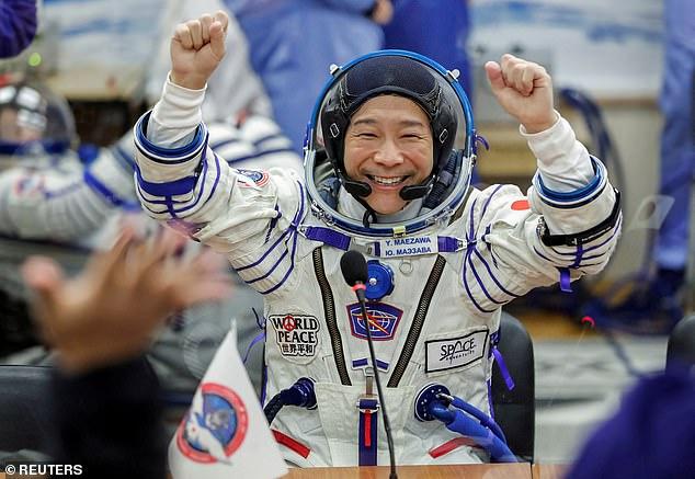 Японский миллиардер Юсаку Маэдзава, который заплатил 80 миллионов долларов за 12-дневное пребывание на МКС, призывает мировых лидеров совершить такое же путешествие