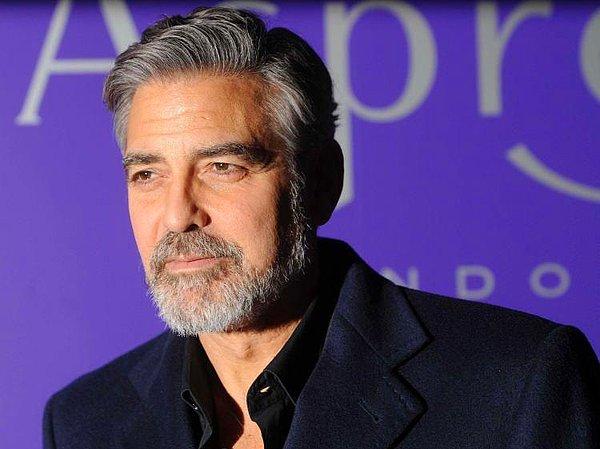 Clooney, “Yeterince parası olup olmadığı” ile ilgili bir soruya, “Evet var” cevabını vermiş ve “Bir seferinde bir havayolu şirketinin reklamı için bir günlük iş için 35 milyon dolar önerildi. Eşimle bu konuyu konuştuk ve değmeyeceğine karar verdik.” demişti.