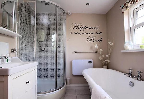 14. Страдание - это необходимость читать чужое определение счастья, когда пытаетесь починить слив в унитазе.