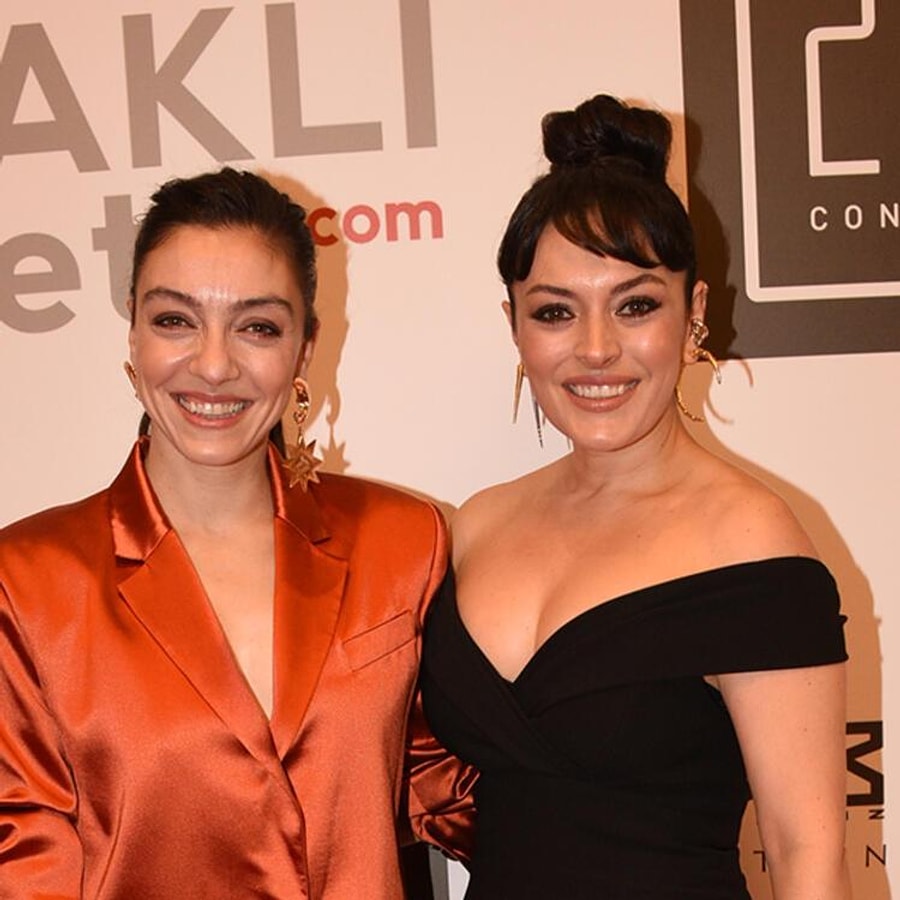Dizi Kardeşliğini Gerçek Hayata Taşıdılar Ezgi Mola ve Merve Dizdar'ın Kalpleri Isıtan Dostluğu Dizi Kardeşliğini Gerçek Hayata Taşıdılar Ezgi Mola ve Merve Dizdar'ın Kalpleri Isıtan Dostluğu