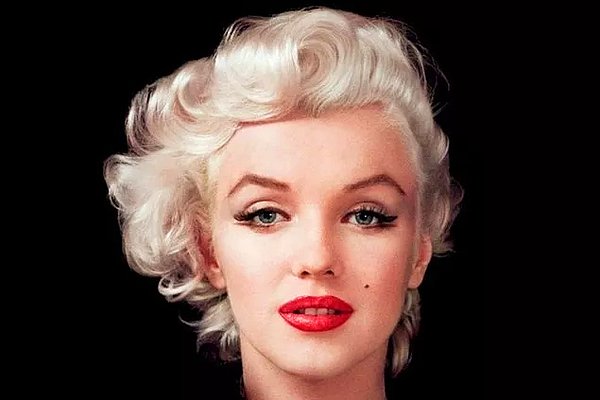 23. Marilyn Monroe aslında büyük beden değildi. Kıvrımlı vücuduyla tanınan aktris günümüz şartlarına göre 32 bedendi.