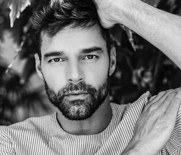Francisco Mariano Javier Ibanez, insanların kendisini Ricky Martin'e benzetmesi üzerine 30'dan fazla ameliyat oldu ve tam 8 bin Sterlin harcadı.