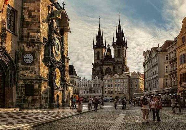 Partnerinle romantizmi doyasıya yaşayıp aşkınızı tazeleyeceğiniz şehir Prag!