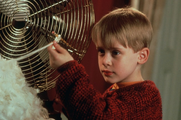 31. Evde Tek Başına (1990)