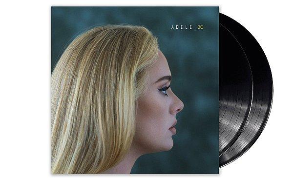 Bu uzun süreç nihayetinde Kasım ayında bozulmuş oldu. "30" adını verdiği tertemiz bir albümle yeniden sahalara döndü Adele.