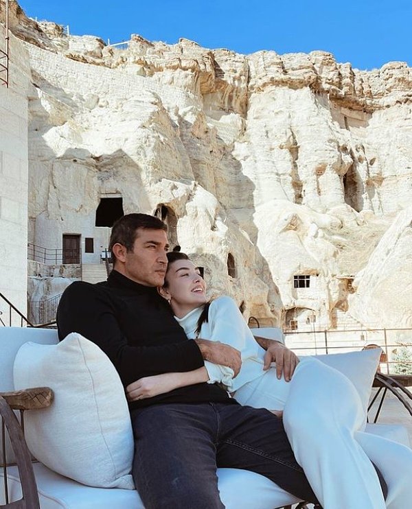 2013 yılında dünya evine girdiği Eşi Mert Kılıç'la Kapadokya'da çekilen bu fotoğrafı, "Maşallah!" dedirtti.