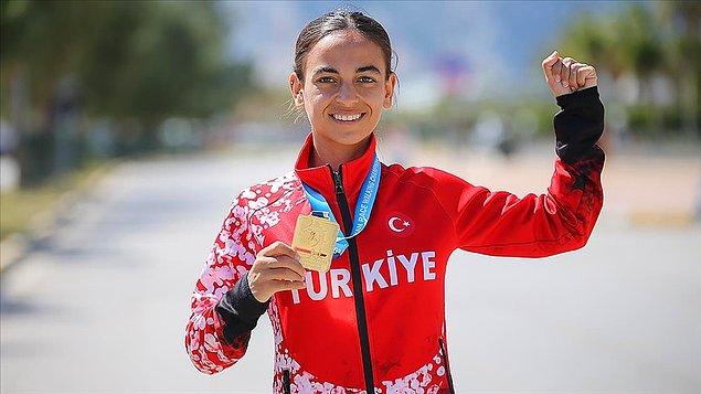11. 27 Mart - 20. Balkan Yürüyüş Şampiyonası'nda yarışan milli sporcu Ayşe Tekdal, ilk Türk kadın Balkan şampiyonu unvanını kazandı.