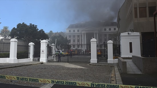 Dün de Yangın Çıkmıştı: Güney Afrika Parlamentosu Yeniden Yandı