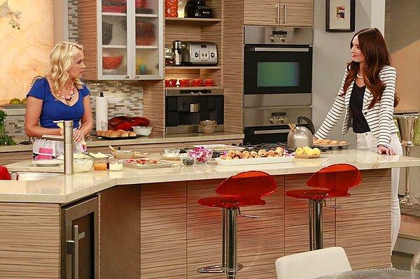 10. Young & Hungry (2014-2018)