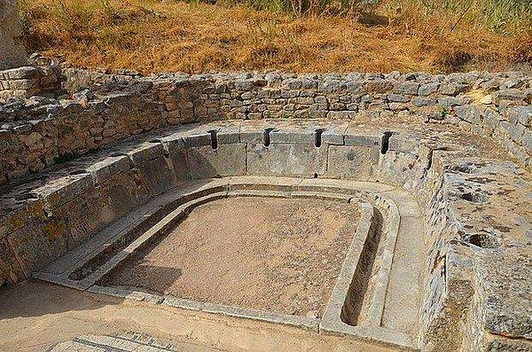 Arkeologlar yedinci yüzyıldan kalma Armon Hanatziv alanını incelerken tuvaleti ilk olarak geçen yıl keşfetti.