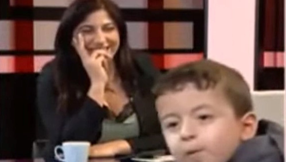 KKTC’de Canlı Yayında Davetsiz Misafir: Sunucunun Çocuğu Canlı Yayına Dahil Oldu