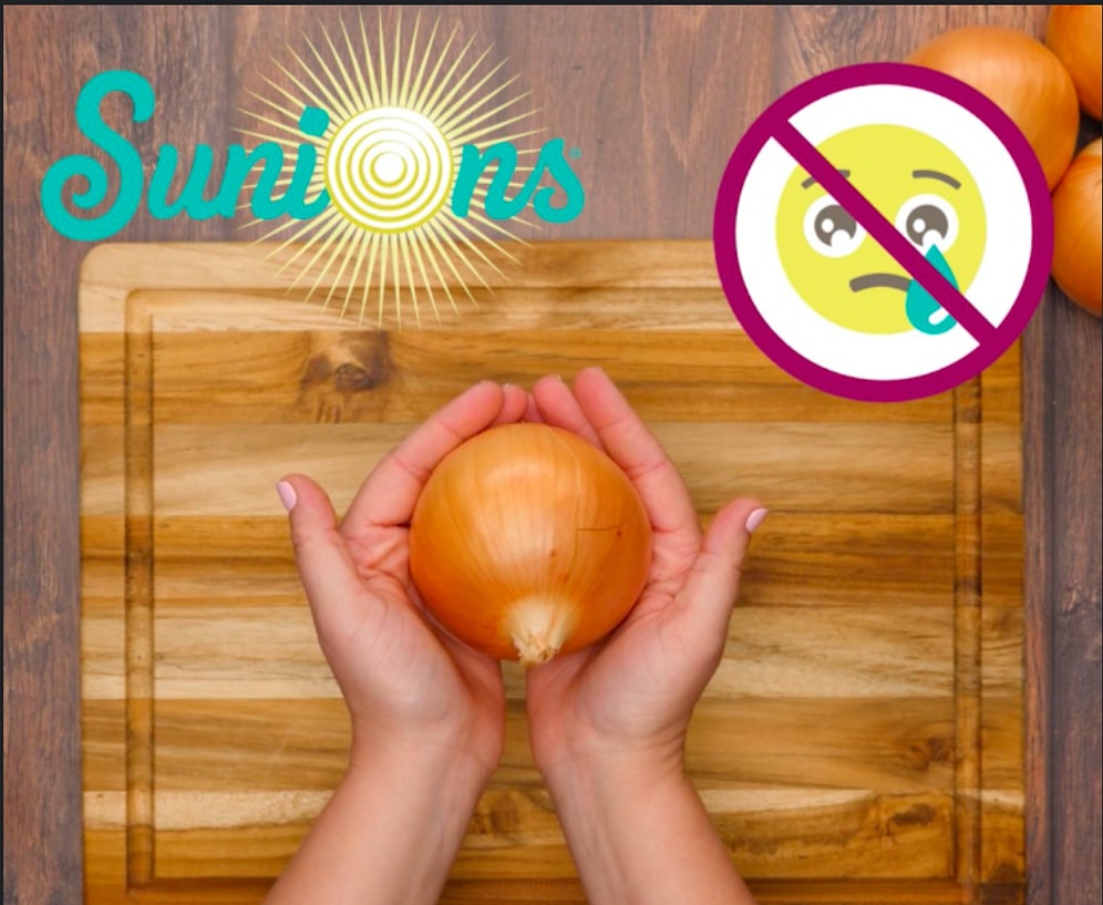 На рынке Великобритании впервые появился сорт лука, который не щиплет глаза