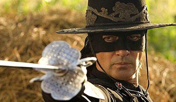 Yazarlığını ve yönetmenliğini Robert Rodriguez'in yaptığı dünyaca ünlü Hollywood aksiyon filmi Zorro yepyeni bir hikaye ile seyircisiyle buluşmaya hazırlanıyor. Üstelik yeni film eskiye göre birçok açıdan farklılıklar içeriyor.