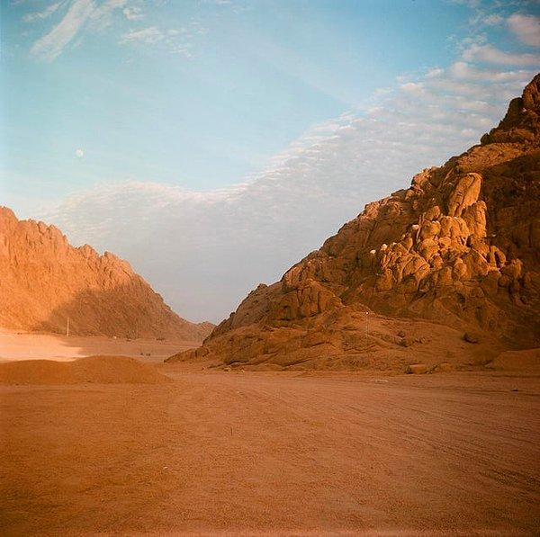 5. "Bu fotoğrafı çekmek için 1951 model bir kamera kullandım." Sina Dağları, Mısır: