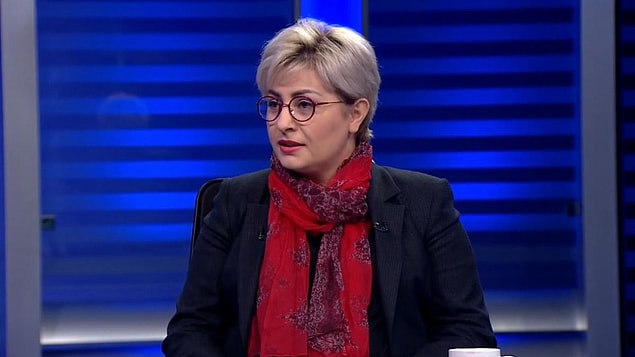 17. Aksaray Üniversitesinde (ASÜ) doçentlik belgesi sahte çıkan 'kamu kurum ve kuruluşlarının zararına sebebiyet vermek suretiyle nitelikli dolandırıcılık' suçlamasıyla hakkında dava açılan öğretim üyesi Zehra Zulal Atalay Laçin, 'dolandırıcılık'tan 1 yıl 3 ay ve 11 bin 300 lira, 'sahtecilik' suçundan ise 2 yıl 1 ay hapis cezası aldı.