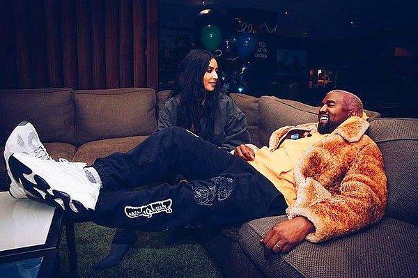 Ancak Kanye, Kim’in hayatında yeni birinin olmasını istemiyor olacak ki Kim’in kalbini yeniden kazanmak için pek çok farklı yöntem deniyor.😅