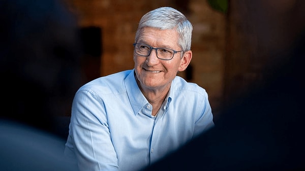 Financial Times tarafından bugün yayınlanan yeni bilgilere göre ise hissedarlar için bir danışma grubu olan Kurumsal Hissedar Hizmetleri - Institutional Shareholder Services (ISS), Apple hissedarlarına şirket CEO'su Tim Cook'un 98,73 milyon dolarlık ödeme paketine karşı oy vermelerini tavsiye etti.