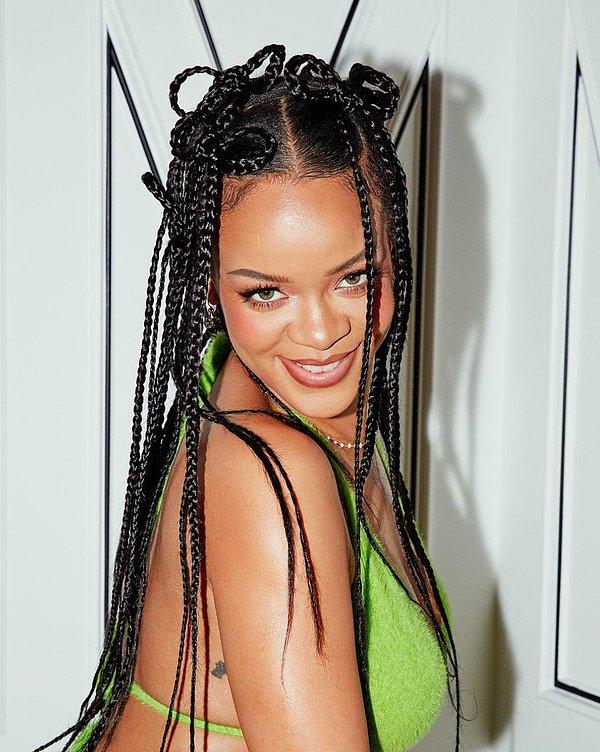 Gün geçmiyor ki bir kez daha Rihanna'ya bir kez daha aşık olmayalım...