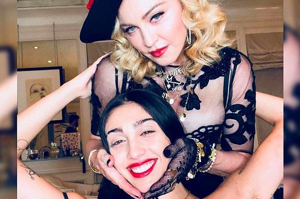 Material Girl ismini taşıyacak biyografi filmi birçok Madonna hayranını sevindirdi. Üstelik filmde 63 yaşındaki şarkıcının gençliğini kızı Lourdes Leon canlandıracak.