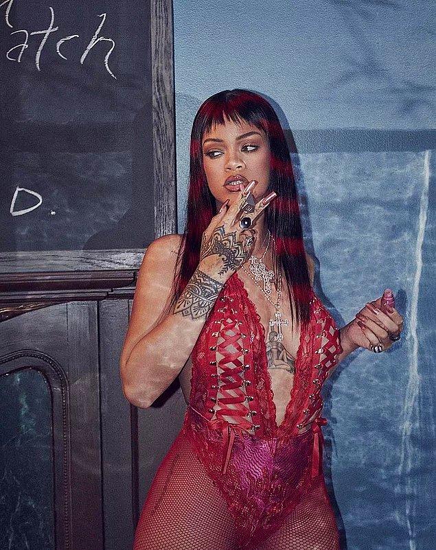 12. Sevgililer Günü için hazırlanan koleksiyonu için Rihanna'nın yaptığı paylaşım ortalığı yangın yerine çevirdi.