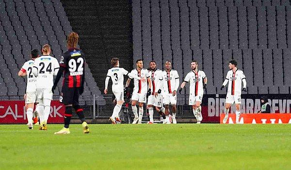 Spor Toto Süper Lig'in 22. haftasında Beşiktaş, deplasmanda Fatih Karagümrük'ü 1-0 yenerek çıkışını sürdürdü.