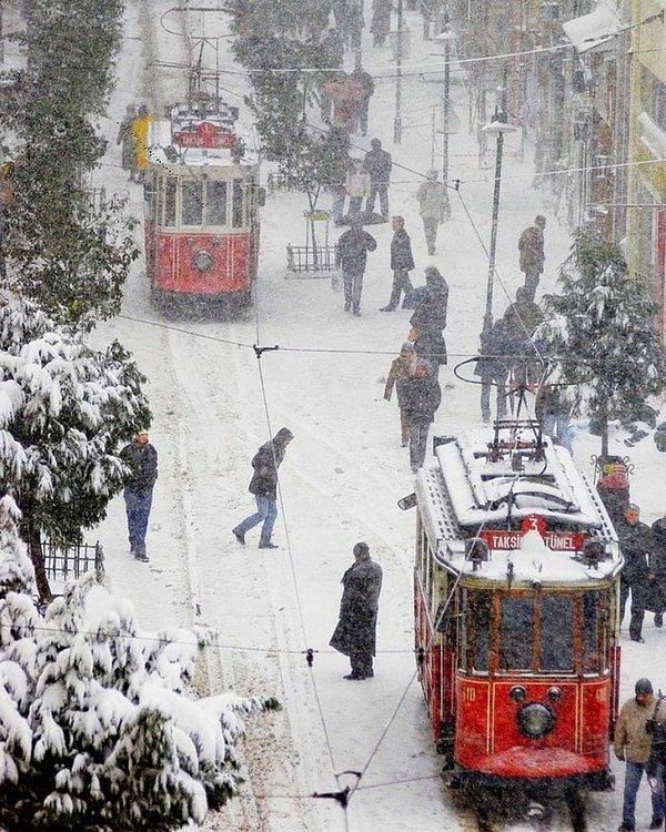 2. İstiklal Caddesi, İstanbul, 2001.