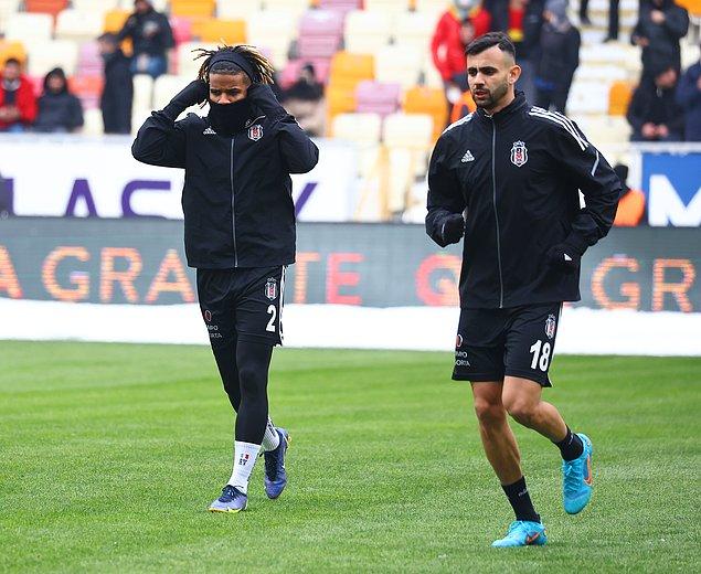 Beşiktaş nispeten daha hücuma yönelik ilk 11 ile maça başladı.