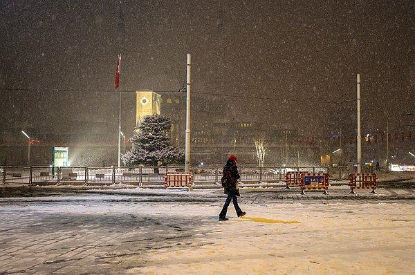 İstanbul'da kar yağışı etkisini sürdürüyor