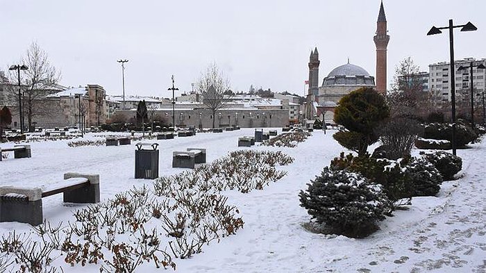 Valilikler Peş Peşe Açıkladı: İzinli Sayılacaklar! İşte Personel'in İzinli Sayılacağı O 14 İl...