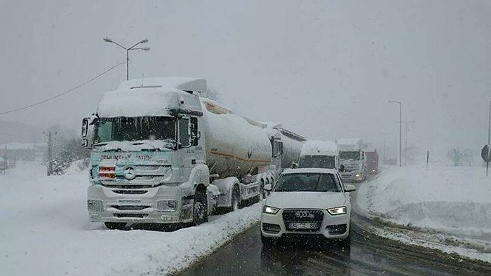 İstanbul-Ankara Yolunda Kontrollü Geçiş Başladı: Araç Kuyrukları Yaklaşık 17 Kilometreyi Bulmuştu