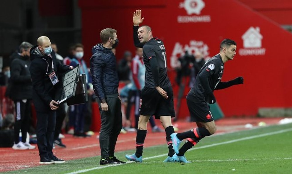 Burak Yılmaz Oyundan Alınırken Türkçe Küfürler Etti, Teknik Direktörü: 'Maçtan Sonra Sakince Konuşacağız'