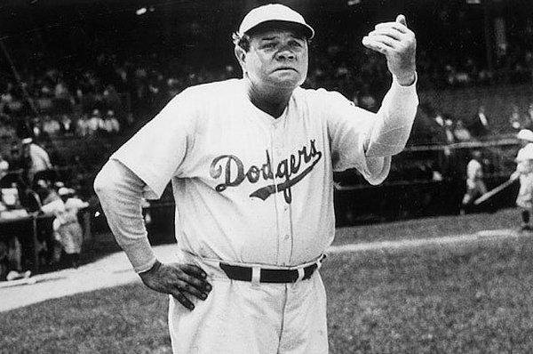 8. Major League Baseball'da 22 yıllık kariyeri ile göz dolduran Babe Ruth...