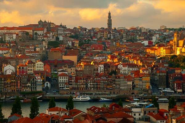 İstanbul kadar büyülü bir şehir olan Porto.