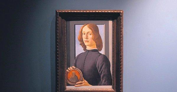 Botticelli'nin Madalyon Tutan Genç Adam adlı tablosu, yine Sotheby's tarafından tam 92,2 milyon dolara satılmıştı.