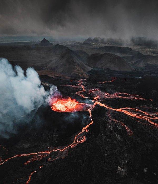 4. İzlanda'daki Fagradalsfjall yanardağının kıyameti aratmayan görüntüsü: