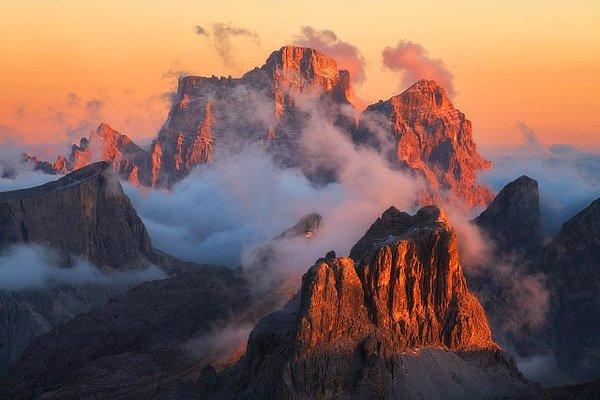7. Dolomit Dağları - İtalya:
