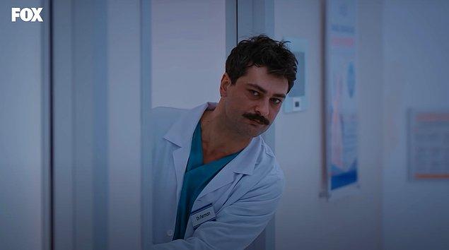 Fırat'ın hastaneden kaçmak için doktor gibi giyindiği üniformada yazan 'Dr. Ferman' yazısı izleyenlerin gözünden kaçmadı.