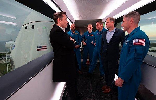 Teknoloji milyarderi Elon Musk'ın şirketi, NASA astronotlarını ve kargolarını Crew Dragon'la Uluslararası Uzay İstasyonu'na taşıyor.