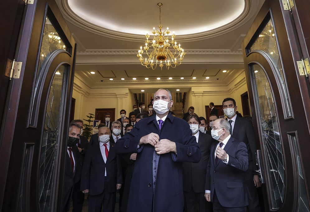 Abdulhamit Gül'ün Ayrılığının Perde Arkası: Dört Günde İki Kez İstifa Sunmuş