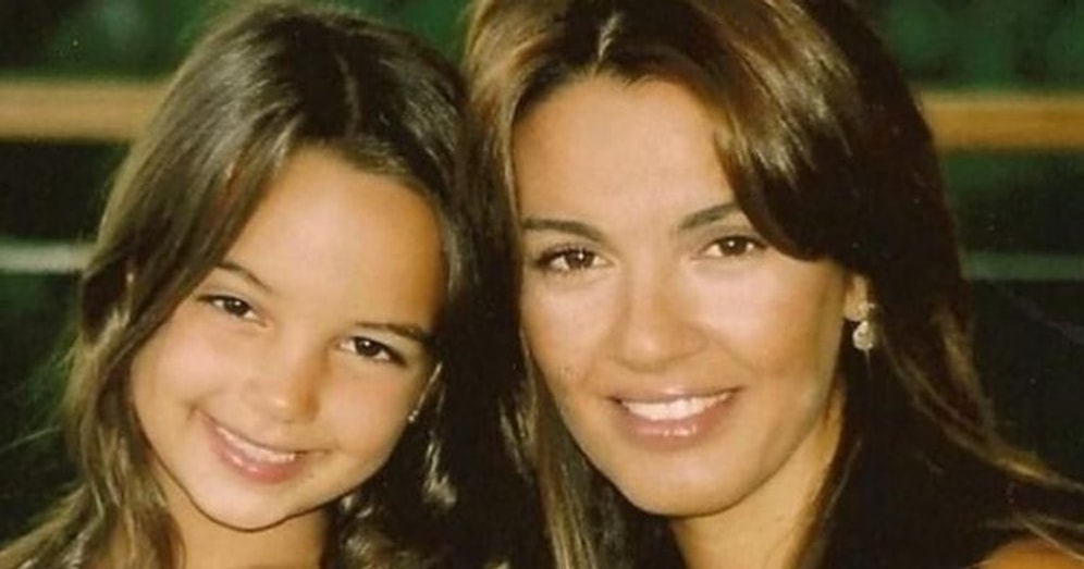 Türkiye Güzeli Özlem Kaymaz'ın Kızı Tara de Vires Annesinin İzinden Gidiyor! Sinan Akçıl'ın Klibinde Oynadı!