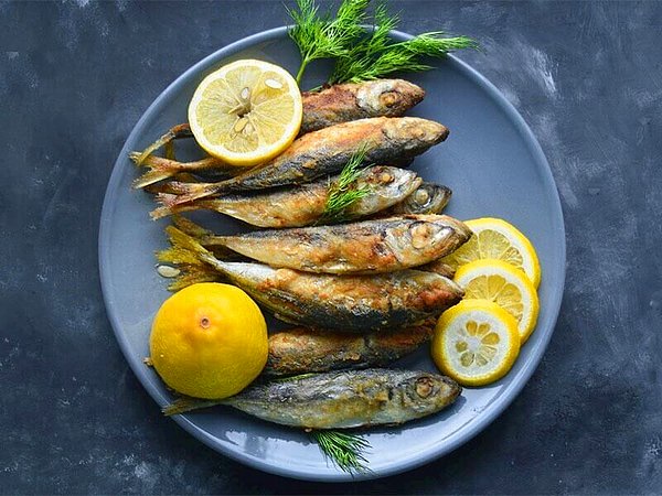 6. Zahmetsiz bir balık keyfi için en ideal balık pişirme yöntemlerinden: İstavrit tava!