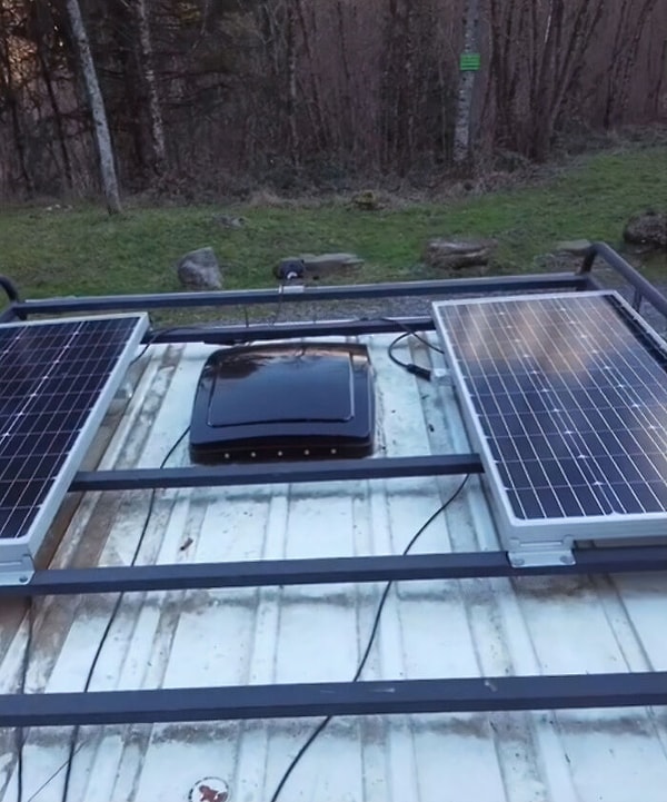 … И она установила солнечную батарею.