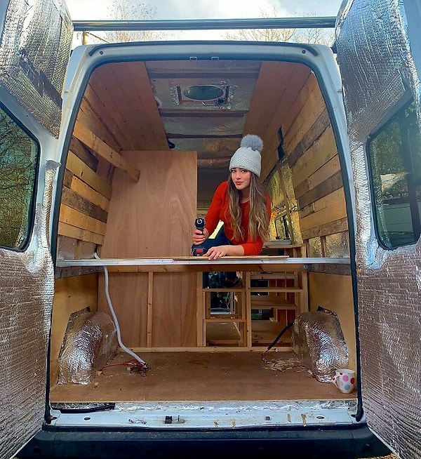 Все дополнительные вещи обошлись ей в дополнительные 2000 фунтов стерлингов, что очень дешево, учитывая все обстоятельства.