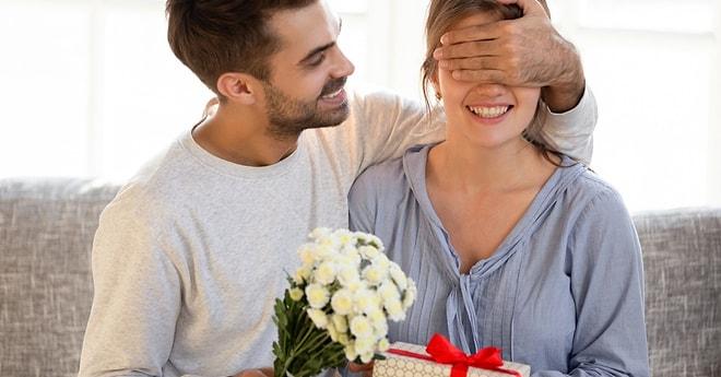 Zaman Giderek Azalıyor: Sevgililer Günü’nde Sevgilinizin Aklını Başından Alacak Hediyeyi Seçmek İçin 10 Taktik