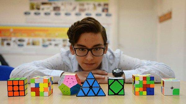 Rubik küp dünyada en çok satan zeka geliştirici oyuncak ünvanına sahip.