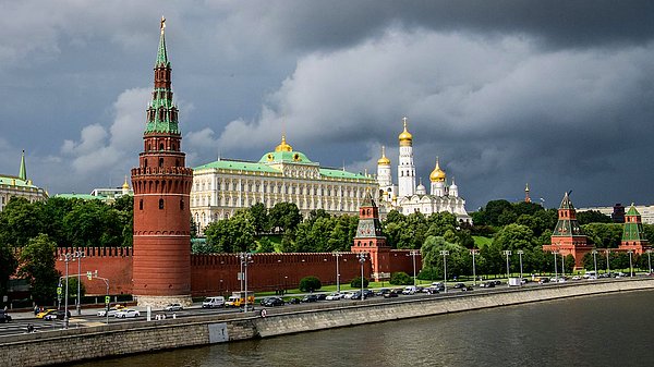 Kremlin ekonomisini korurken büyüme sınırlı kaldı