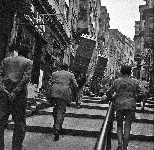 11. Yüksek Kaldırım Caddesi, İstanbul, 1952.